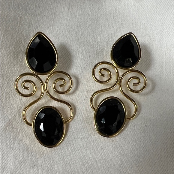 Jewelry - Sophisticated Black and Gold Swirl Earrings